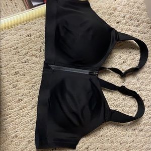 Victoria Secret Sportsbra zip front Knockout